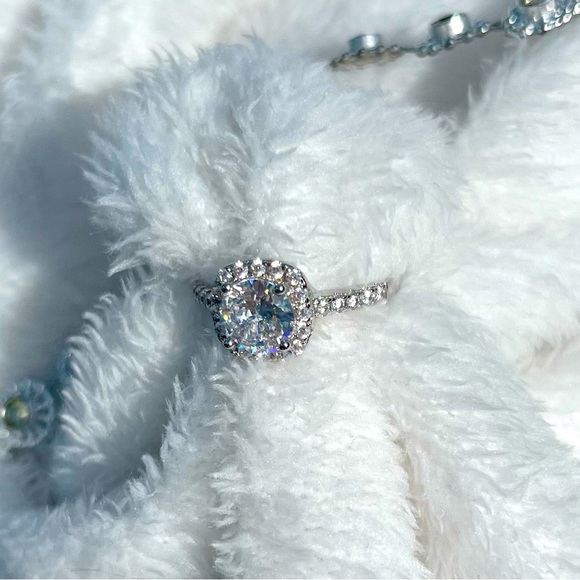 Diamond engagement ring - Picture 4 of 5